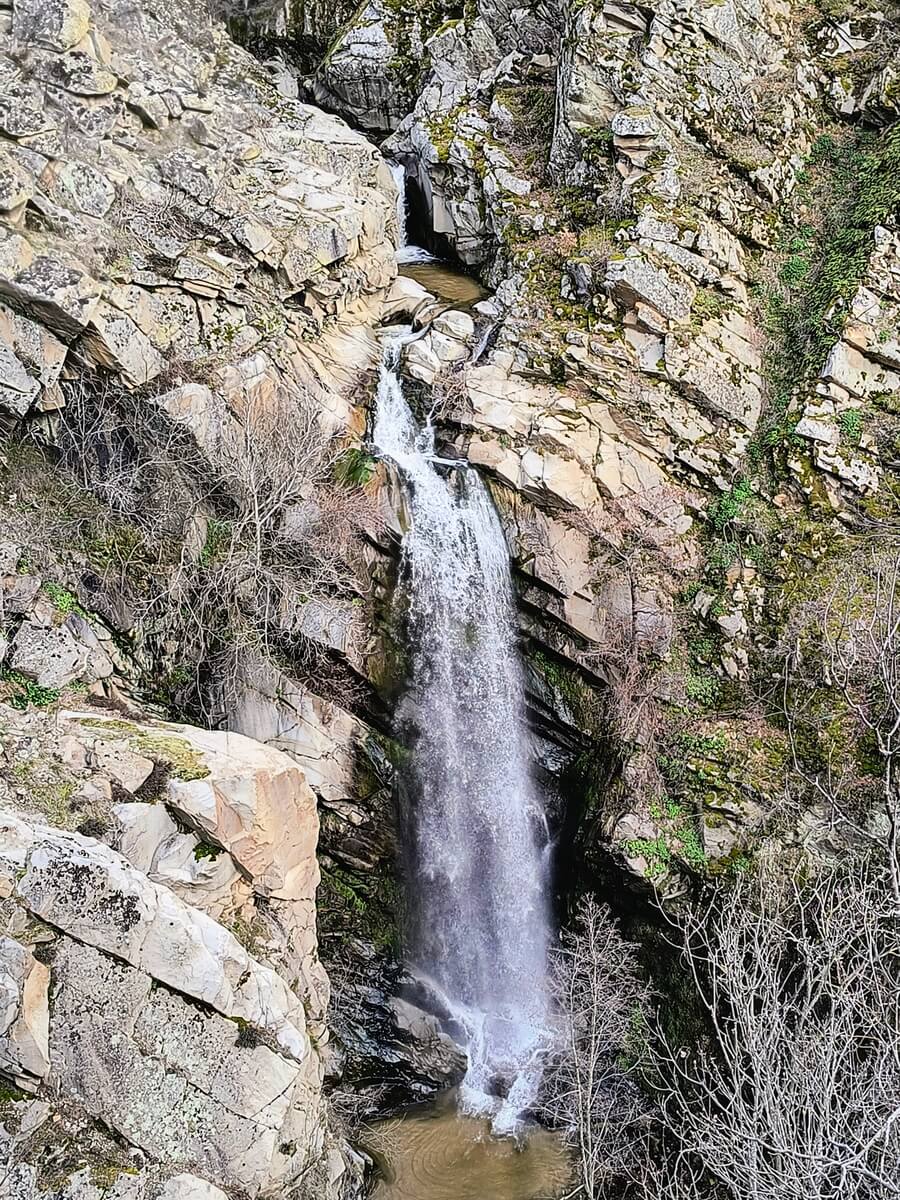 водопадът в село Влахи