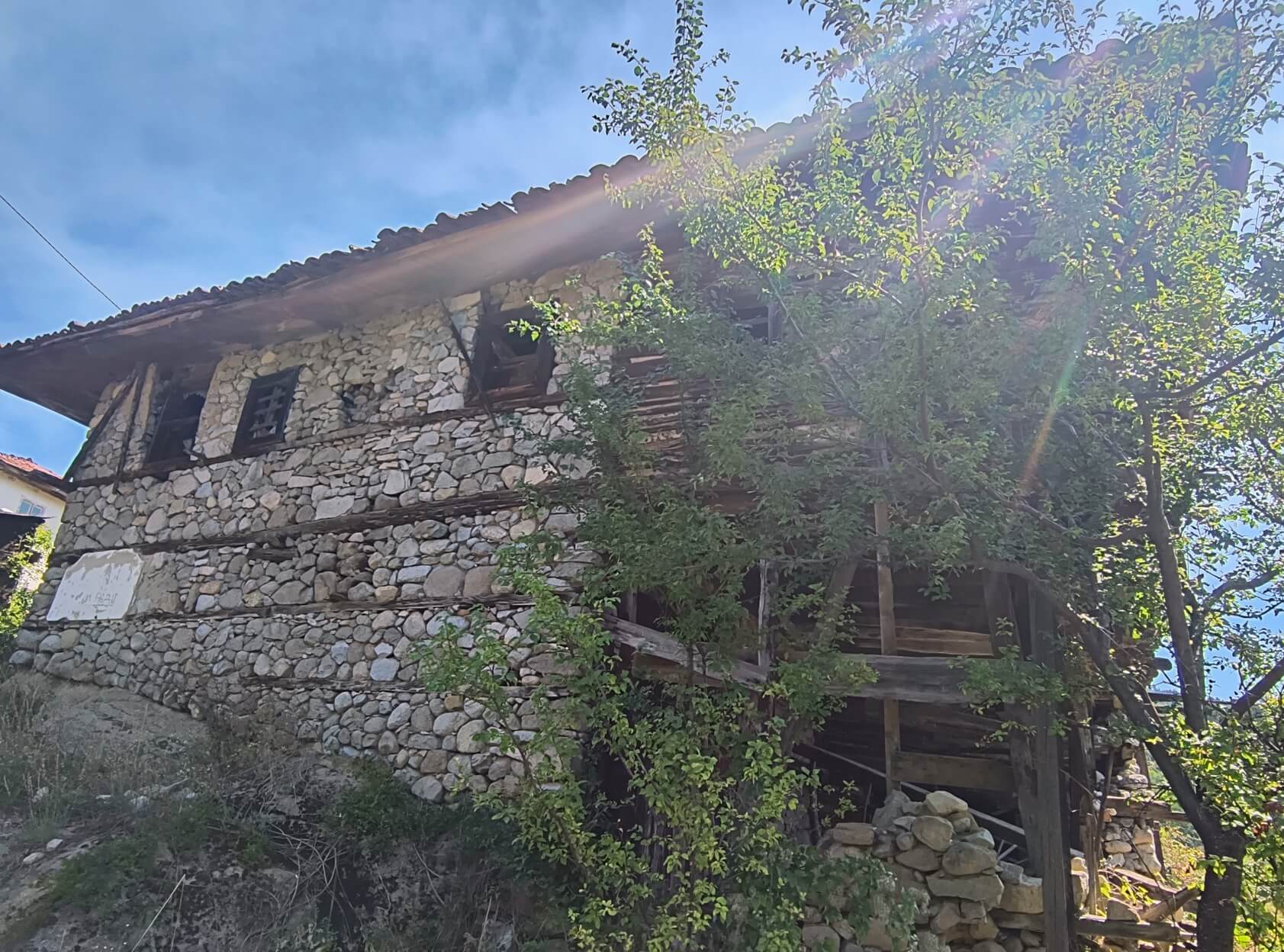 old inn ruins in senokos
