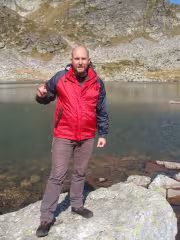 Зад мен е Елениното езеро