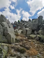 Слизане по камънака