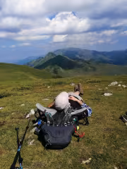 Лежа си на Амбарица и гледам към Купените