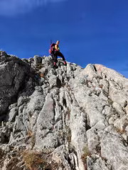 Малко по-нагоре по ръба