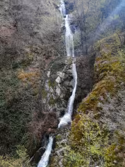 Каскадата над водопад Дъбицата