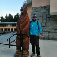 С мечката пред ЦПШ Мальовица