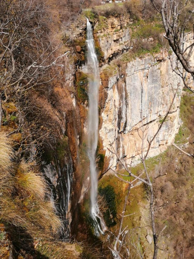 Водопад бовска скакля - горна част