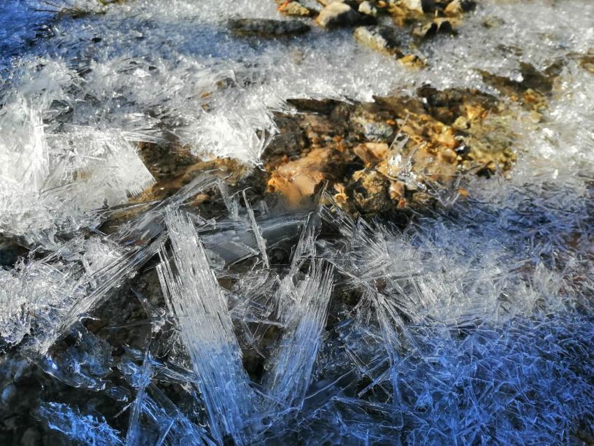 По пътя вече беше заскрежено По пътя вече беше заскрежено