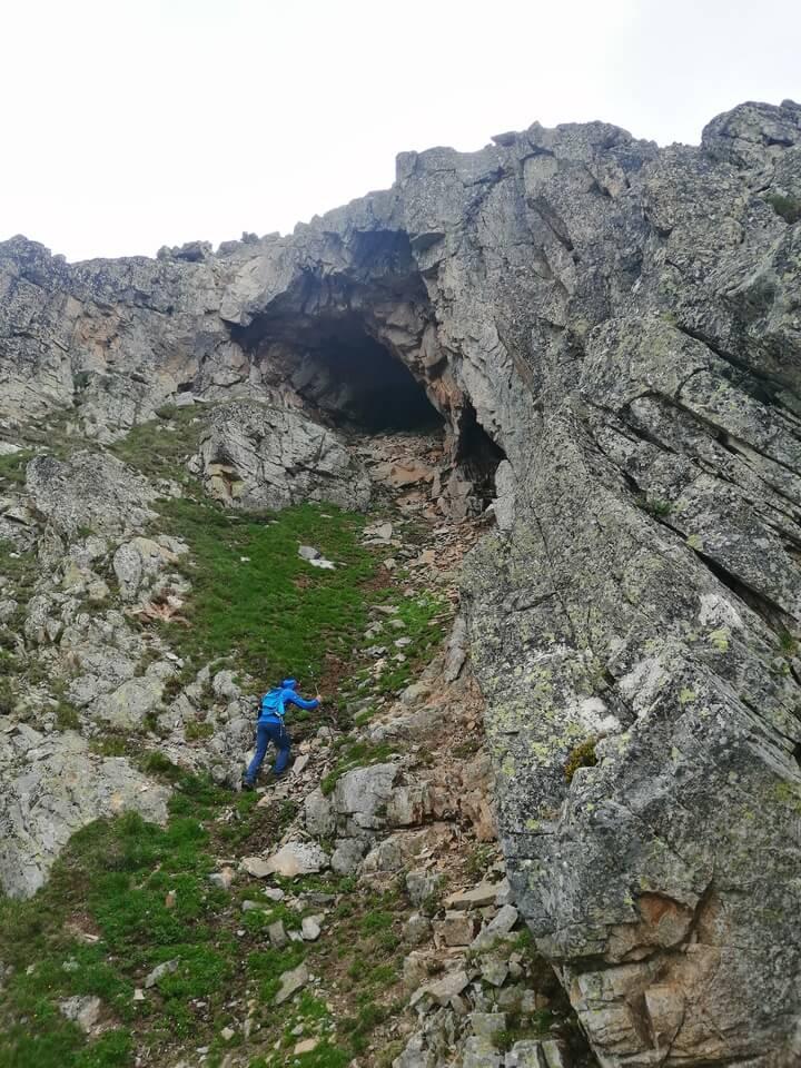 Пещерата под Дженгал