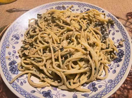 Постни (веган) Спагети със Соев Протеин, Гъби, Лапад и Кейл