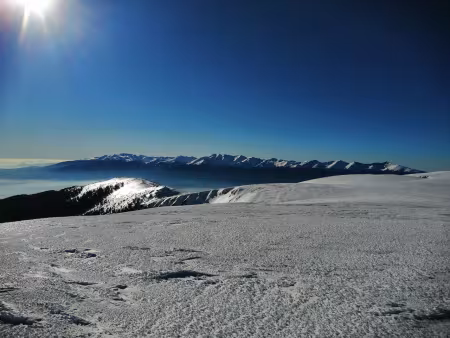 Зимен преход по билото до хижа Македония от Картала
