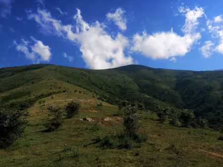 Връх Караула гледан отдолу