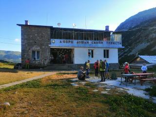 Хижа Рибни езера сутринта