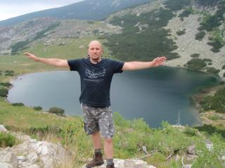 Позирам пред Йончево Езеро